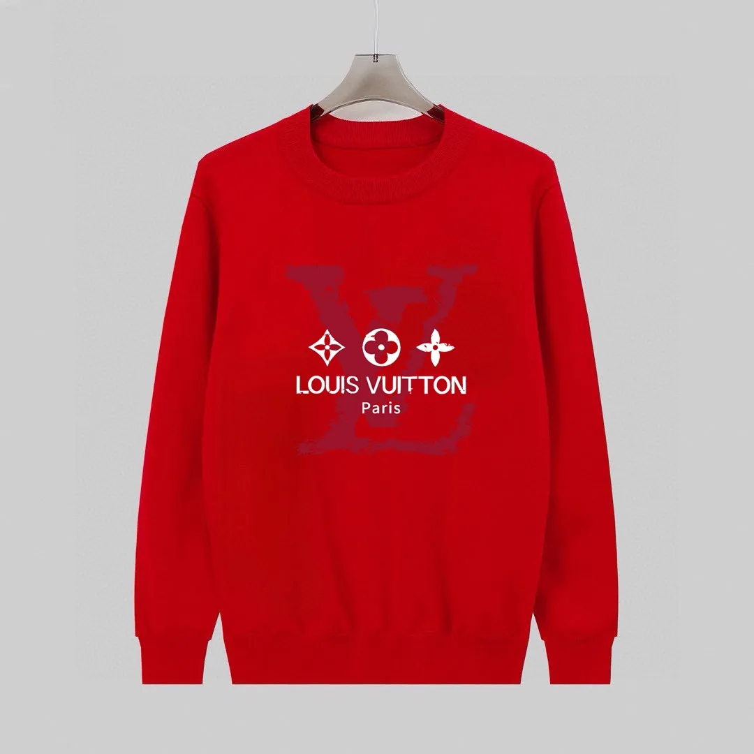 🅿️240 【LV Louis Vuitton】Autumn and winter classic round neck pullover sweater, in full condition! ! ! Wool blended fabric, the latest model in 2025, golden ratio! ! Slim-fitting soft gold, versatile and practical item, the combination and practicality are extremely powerful, simple and elegant, and classy! To create your own style, it is highly recommended to buy it in two colors. The standard slim fit tailoring process is suitable for both young and old men. It is knitted from wool and will not cause any discomfort! While keeping warm, it is stylish, textured and wearable, and the classic logo with contrasting colors on the chest feels in place! ! Recommended for regular customers! ! Size M-3XL (maximum wear: 190 pounds)